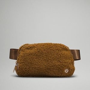 Everywhere Fleece Belt Bag - BURNT CARAMEL